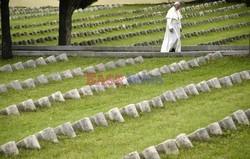 Papież Franciszek na cmentarzu w Fogliano di Redipuglia