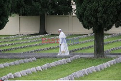 Papież Franciszek na cmentarzu w Fogliano di Redipuglia