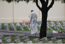 Papież Franciszek na cmentarzu w Fogliano di Redipuglia