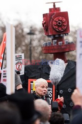 Vivienne Westwood protestuje przed londyńskim parlamentem