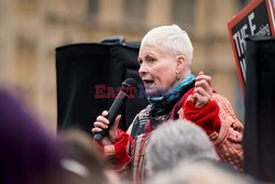 Vivienne Westwood protestuje przed londyńskim parlamentem