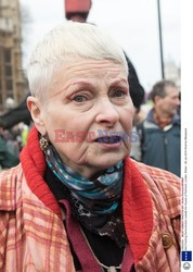 Vivienne Westwood protestuje przed londyńskim parlamentem