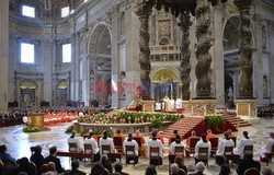 Pope Emeritus Benedykt XVI na wręczeniu biretów nowym kardynałom