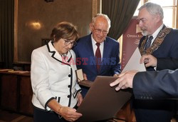 Opera Krakowska i Sobieslaw Zasada z Medalami Cracoviae Merenti