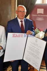 Opera Krakowska i Sobieslaw Zasada z Medalami Cracoviae Merenti