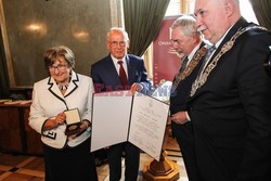 Opera Krakowska i Sobieslaw Zasada z Medalami Cracoviae Merenti