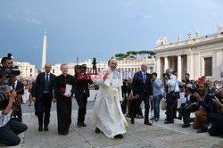 Papież Franciszek wsród wiernych