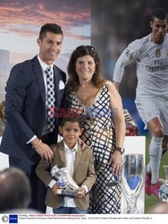 Cristiano Ronaldo z trofeum najlepszego strzelca Realu Madryt