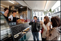 Paryskie food trucki - Le Figaro