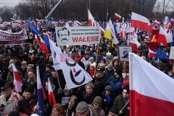 Demonstracja KOD w obronie Lecha Wałęsy w Warszawie