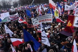 Demonstracja KOD w obronie Lecha Wałęsy w Warszawie