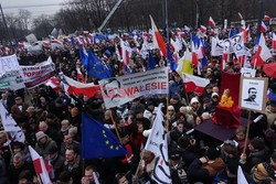 Demonstracja KOD w obronie Lecha Wałęsy w Warszawie