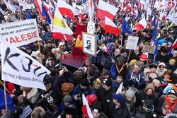 Demonstracja KOD w obronie Lecha Wałęsy w Warszawie