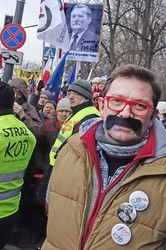 Demonstracja KOD w obronie Lecha Wałęsy w Warszawie