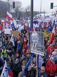 Demonstracja KOD w obronie Lecha Wałęsy w Warszawie