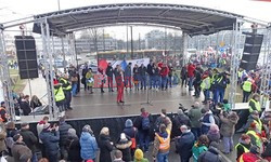 Demonstracja KOD w obronie Lecha Wałęsy w Warszawie