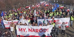 Demonstracja KOD w obronie Lecha Wałęsy w Warszawie