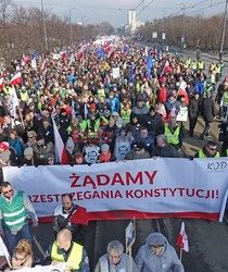 Demonstracja KOD w obronie Lecha Wałęsy w Warszawie