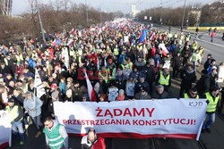 Demonstracja KOD w obronie Lecha Wałęsy w Warszawie