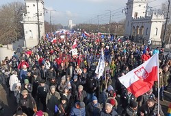 Demonstracja KOD w obronie Lecha Wałęsy w Warszawie