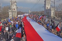 Demonstracja KOD w obronie Lecha Wałęsy w Warszawie