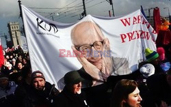 Demonstracja KOD w obronie Lecha Wałęsy w Warszawie