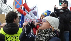 Demonstracja KOD w obronie Lecha Wałęsy w Warszawie