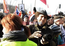 Demonstracja KOD w obronie Lecha Wałęsy w Warszawie