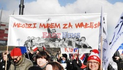 Demonstracja KOD w obronie Lecha Wałęsy w Warszawie