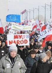 Demonstracja KOD w obronie Lecha Wałęsy w Warszawie