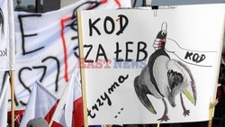 Demonstracja KOD w obronie Lecha Wałęsy w Warszawie