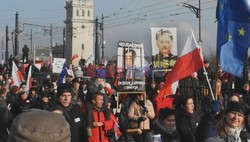 Demonstracja KOD w obronie Lecha Wałęsy w Warszawie