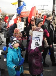 Demonstracja KOD w obronie Lecha Wałęsy w Warszawie