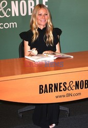 Gwyneth Paltrow podpisuje swoją książkę