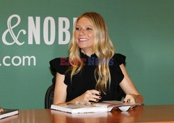 Gwyneth Paltrow podpisuje swoją książkę