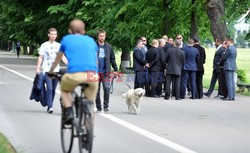 Komisja Watykańska i BOR na Błoniach Krakowskich