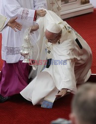 ŚDM 2016- Niebezpieczne potknięcie Franciszka na Jasnej Górze