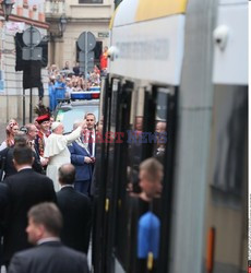 ŚDM 2016 - Papiez podróżuje tramwajem - Przekazanie kluczy do bram Krakowa