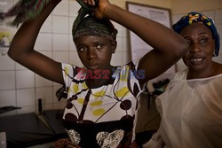 Opieka zdrowotna w Gwinei -  Eyevine
