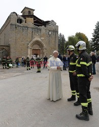 Spontaniczna wizyta Papieża Franciszka w Amatrice i Accumoli