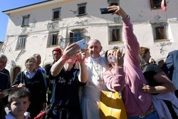 Spontaniczna wizyta Papieża Franciszka w Amatrice i Accumoli