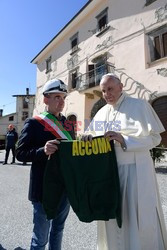 Spontaniczna wizyta Papieża Franciszka w Amatrice i Accumoli