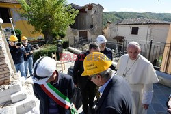 Spontaniczna wizyta Papieża Franciszka w Amatrice i Accumoli