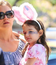 Katie Holmes z Suri