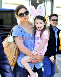 Katie Holmes z Suri