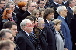 Uroczystości na lotnisku i przejazd konduktu z ciałem Prezydenta