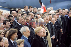 Uroczystości na lotnisku i przejazd konduktu z ciałem Prezydenta