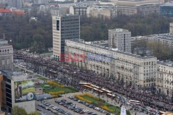 Uroczystości na lotnisku i przejazd konduktu z ciałem Prezydenta