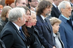 Uroczystości na lotnisku i przejazd konduktu z ciałem Prezydenta