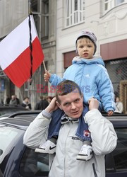 Uroczystości na lotnisku i przejazd konduktu z ciałem Prezydenta